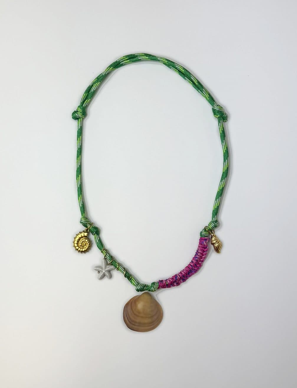 Paracord náhrdelník SEASHELL